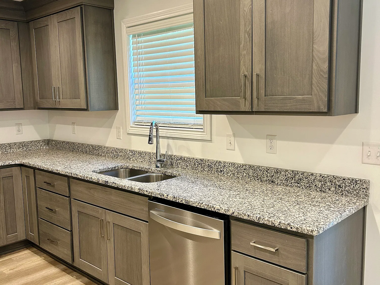 2 bed, 1100 sqft, $1,500 — Photo 4