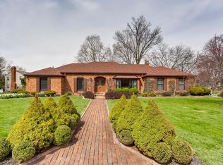 1990 Hythe Rd, Columbus, OH 43220