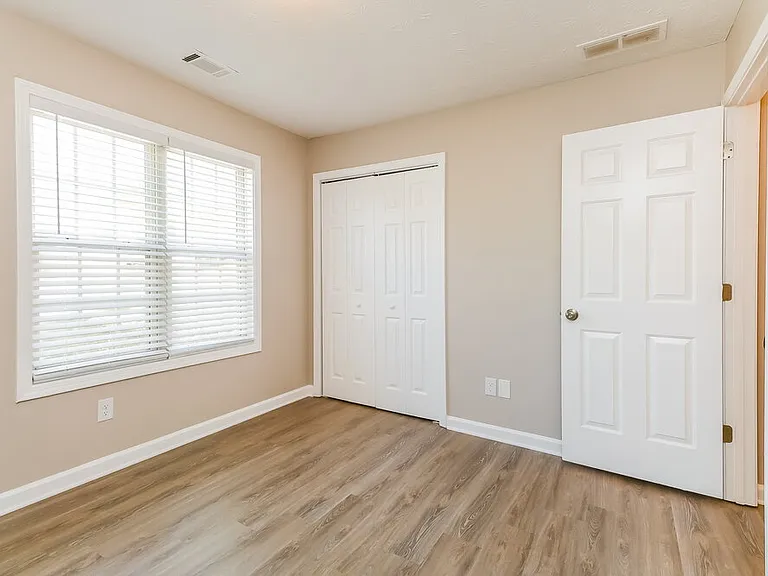 105 River North Ct — Photo 14