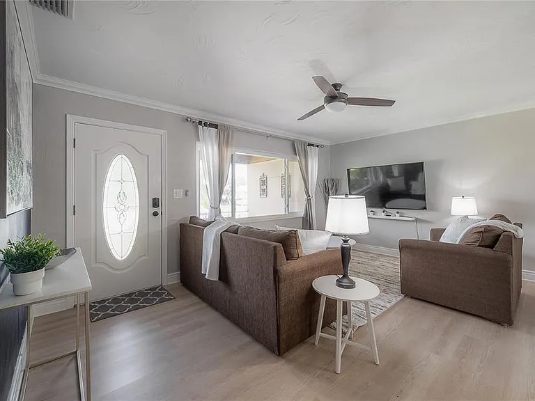 2916 W Collins St — Photo 22