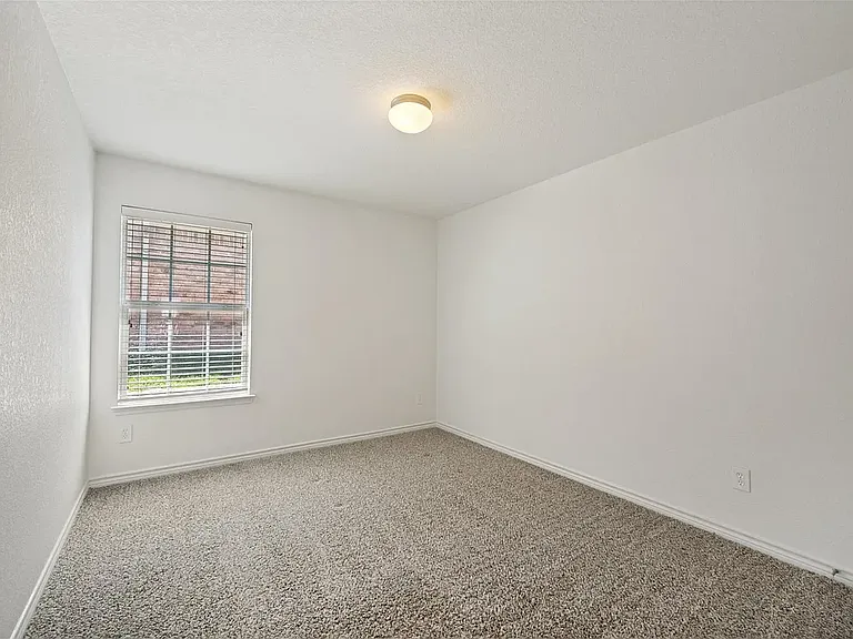 8013 Hidden Oaks Dr — Photo 20