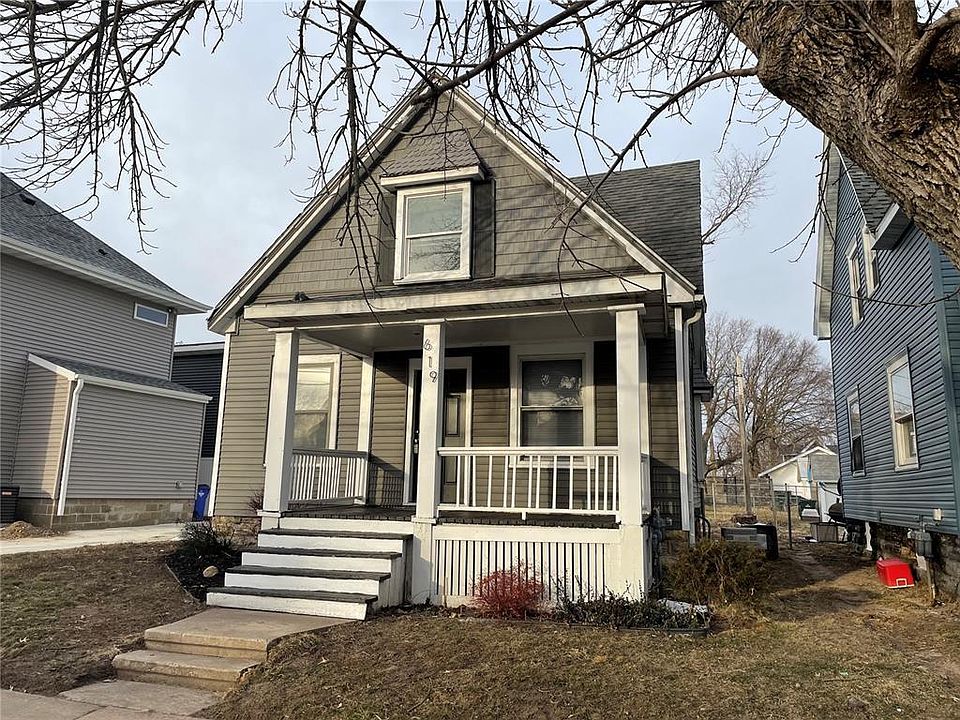 1st image of 619 15th St SE