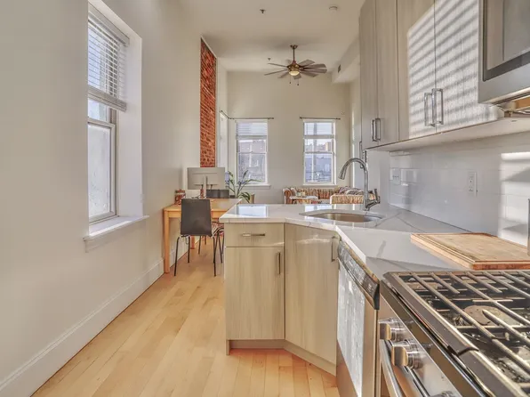 301 Madison Street image 3 of 16