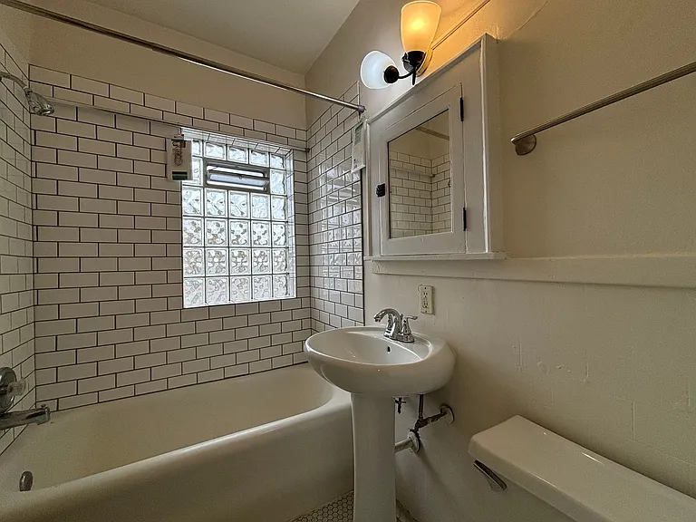 451 Fairview Ave N — Photo 22