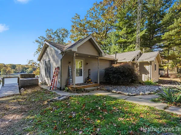 531 Lake Dr, Six Lakes, MI 48886