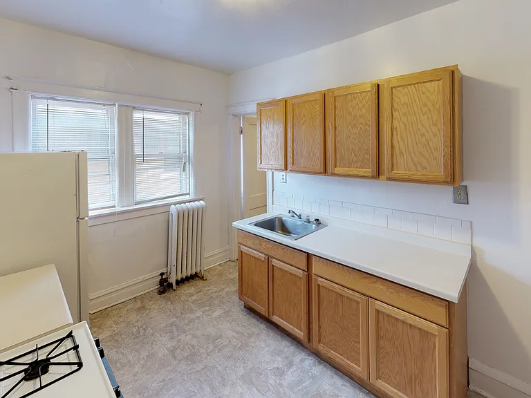 1902 E Linnwood Ave — Photo 12