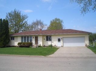 1315 Lakeview Dr, Tomah, WI 54660