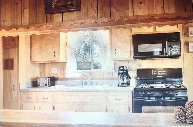 226 Leonard Ln — Photo 11
