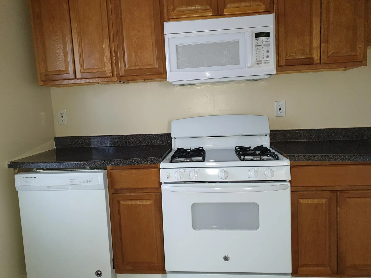 3 bed, $1,675 — Photo 2