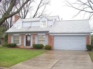 892 Lakeland Ct, Grosse Pointe, MI 48230