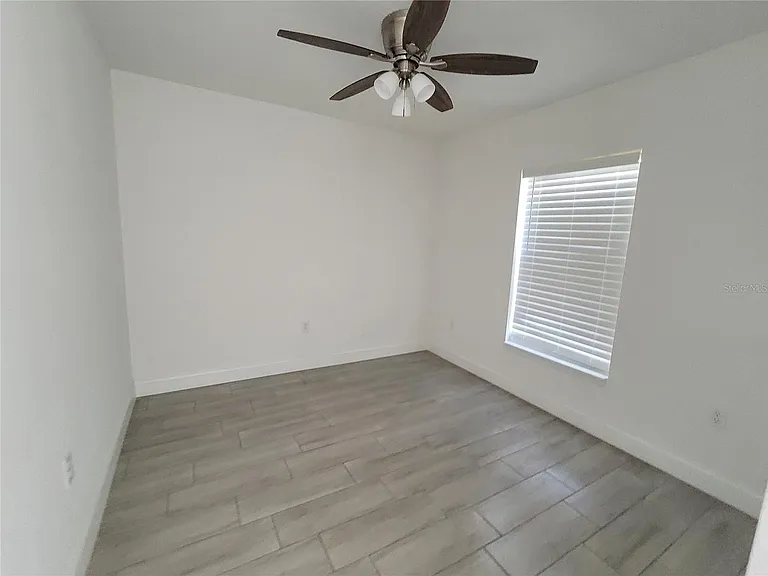 116 SE 8th Ave — Photo 10