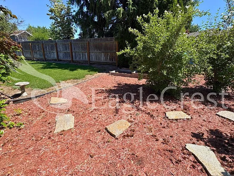924 Shasta Dr — Photo 37