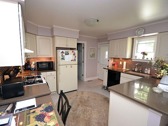 4th image of 33 McDonald St