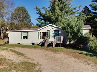 15340 Gates Rd, Howard City, MI 49329