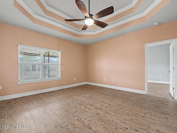 4th image of 109 Clear Springs Cir