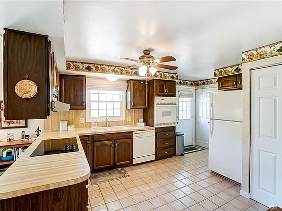 5th image of 33 Mountair Dr