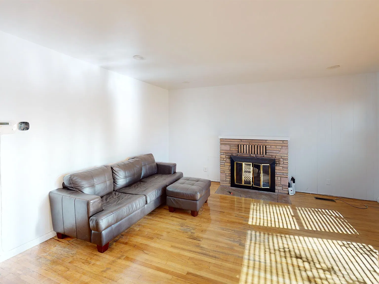 6225 Hobart Street - 1 — Photo 3