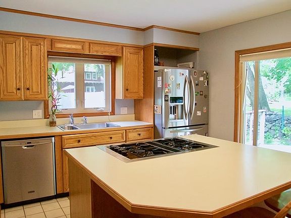 4th image of 104 Harrington Ave