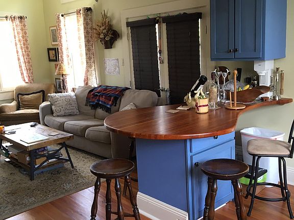 3rd image of 1407 Constantinople St