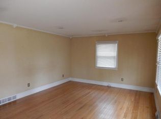 12 Division St, Bristol, IL 60512