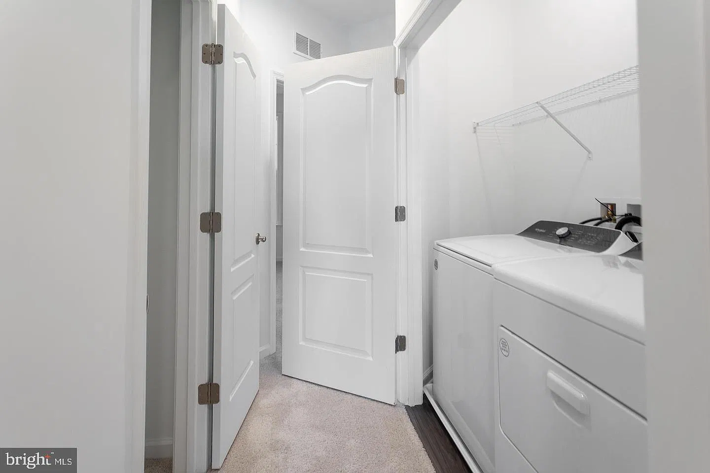 3 bed, 1928 sqft, $2,500 — Photo 2