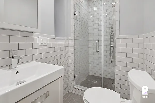 Rented by REZI | media 16