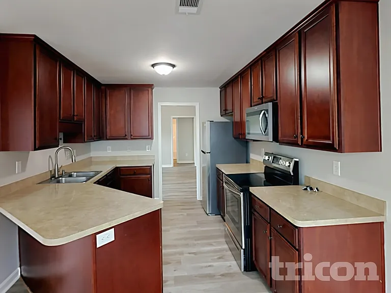 104 Logan Creek Ct — Photo 6