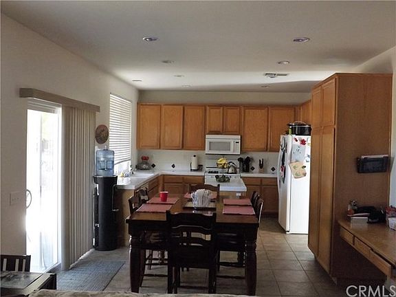 Kitchen with Island and breakfast nook.