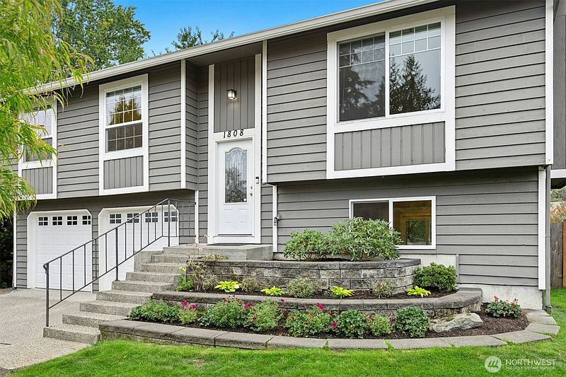 2nd image of 1808 225th Street SE