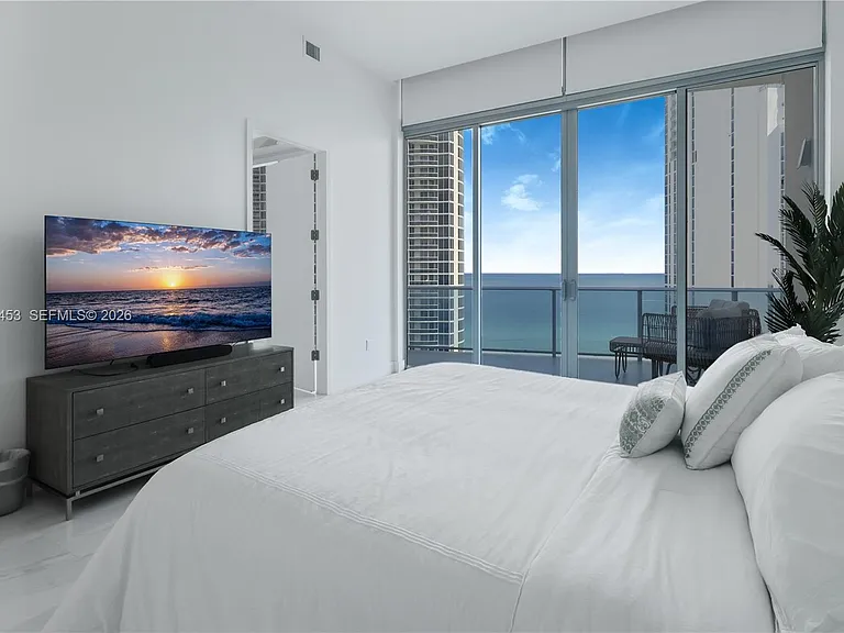 17550 Collins Ave #Penthouse 2 — Photo 15