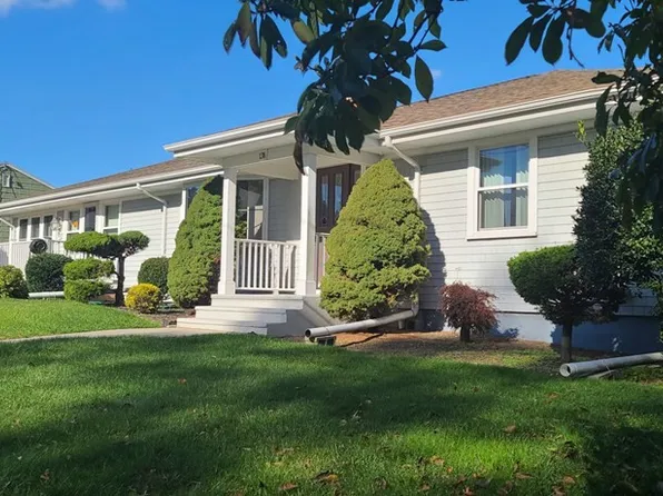 138 Bourn Ave, Somerset, MA 02726