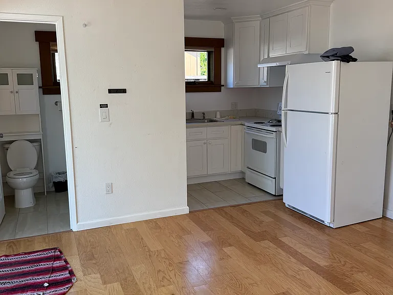 482 N 12th St — Photo 3