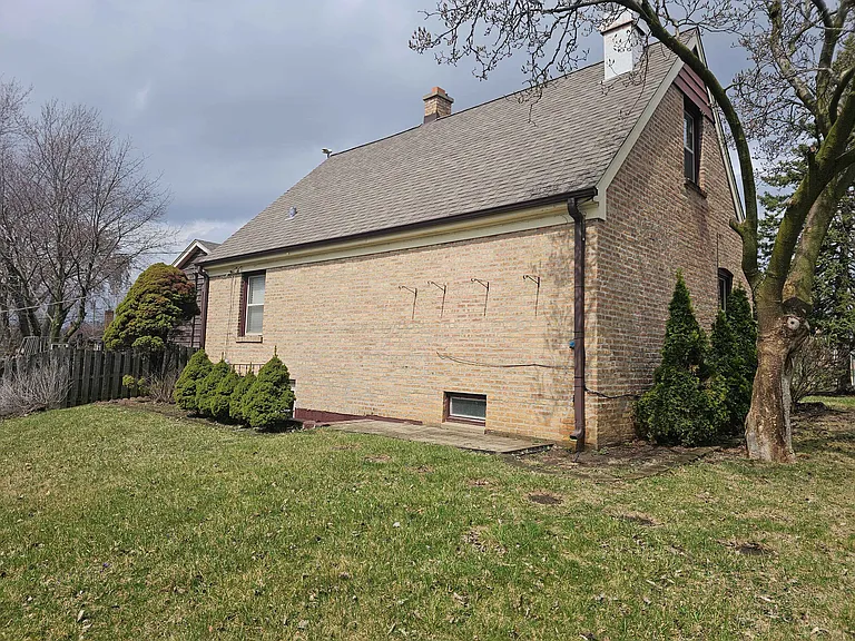 303 W Hawley St — Photo 5