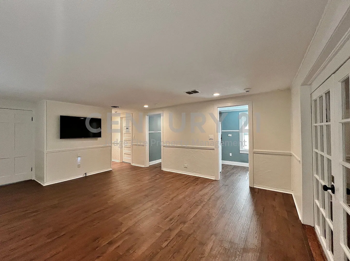 Beautifully Updated 2/1 Just Minutes From Granbury's Historic Square For Rent! — Photo 4