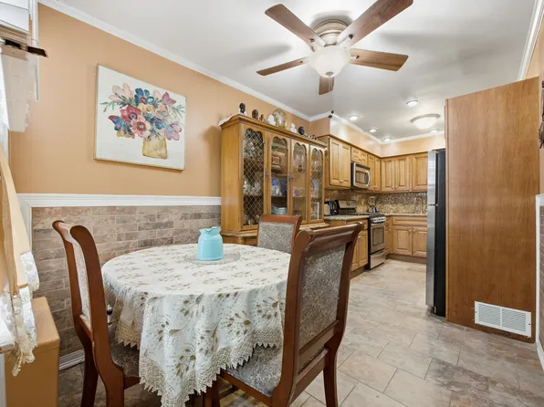 601 East 86th Street image 8 of 19