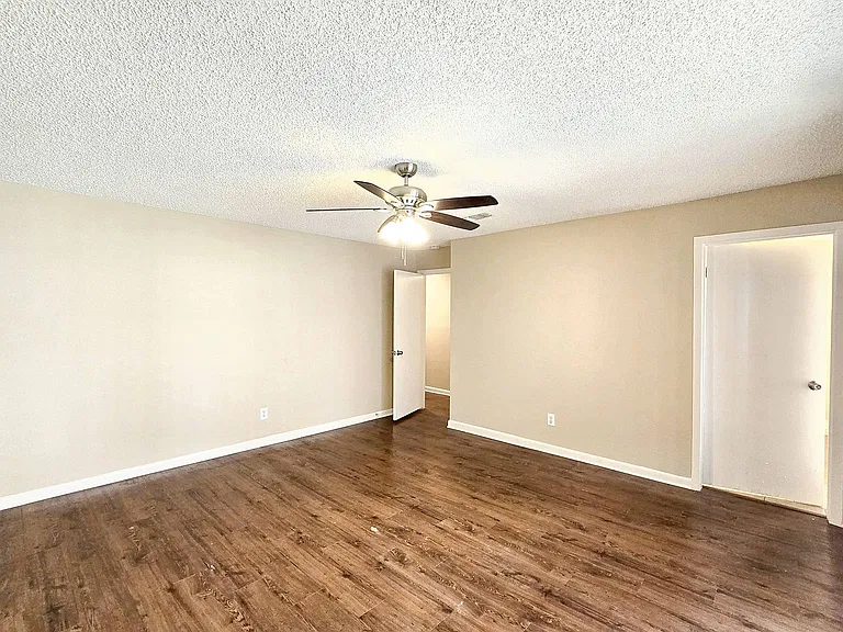 16635 Neumann Dr — Photo 8