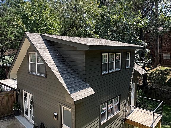 2nd image of 1151 Rosedale Dr NE #B