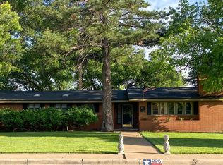 225 W Crestway St, Plainview, TX 79072