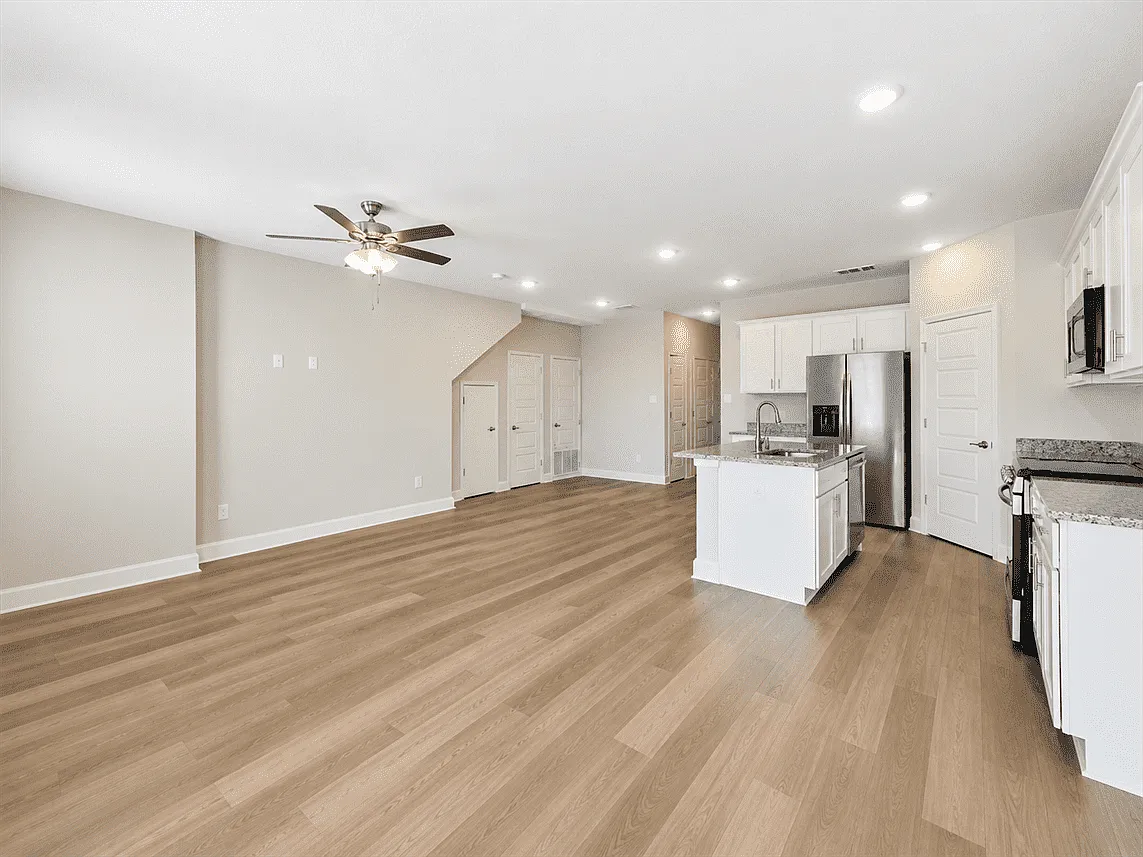 3 bed, 1263 sqft, $1,350 — Photo 4