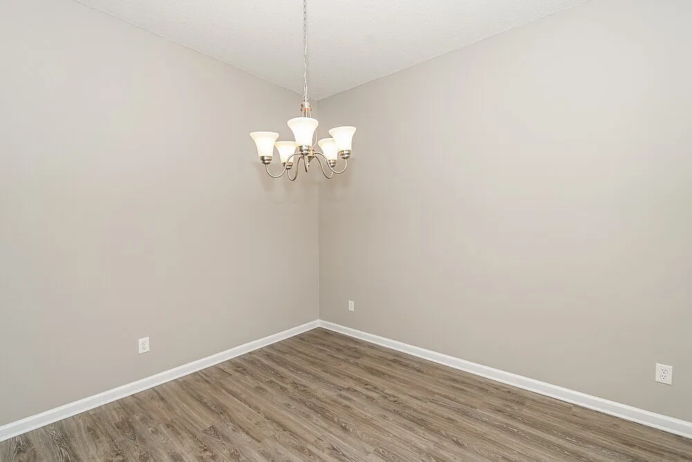 3 bed, 2.0 bath, 2131 sqft, $2,195 — Photo 4