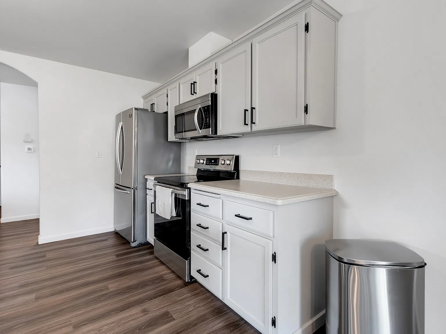5 bed, 2466 sqft, $3,200 — Photo 3