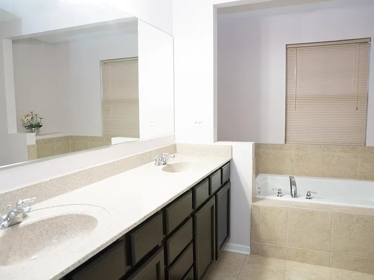 506 Grosvenor Ln — Photo 45