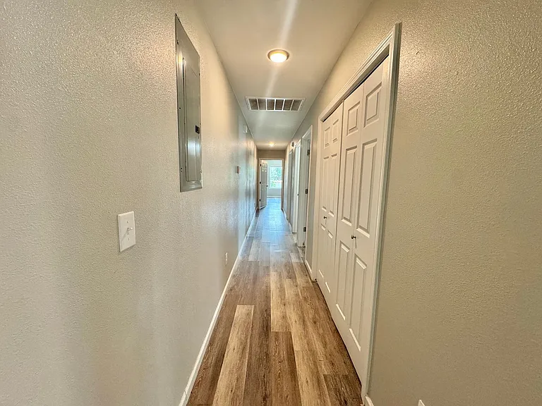 1007 N Quincy Ave — Photo 11
