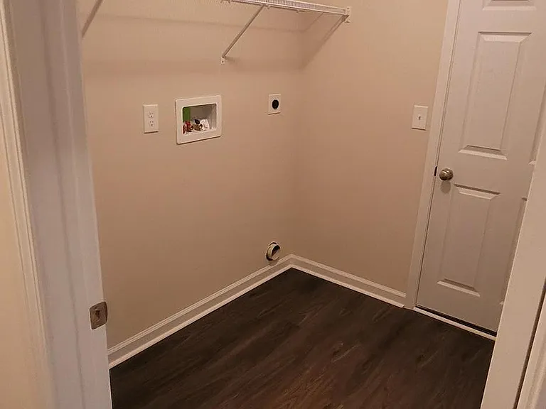 250 Delaware Dr — Photo 9