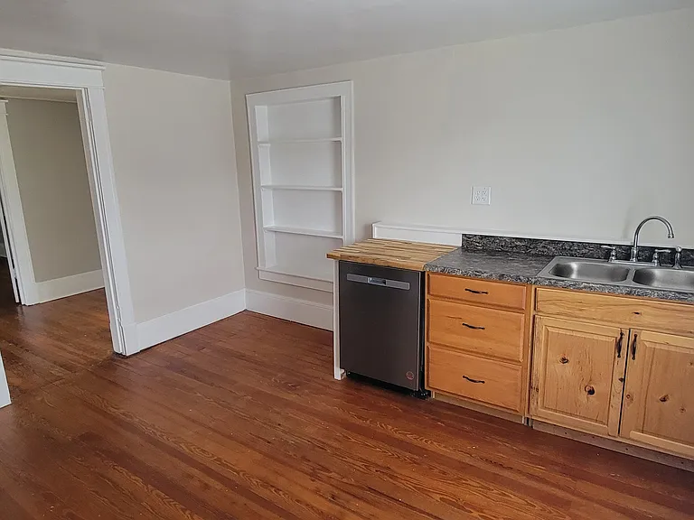 212 Summit St #B — Photo 11