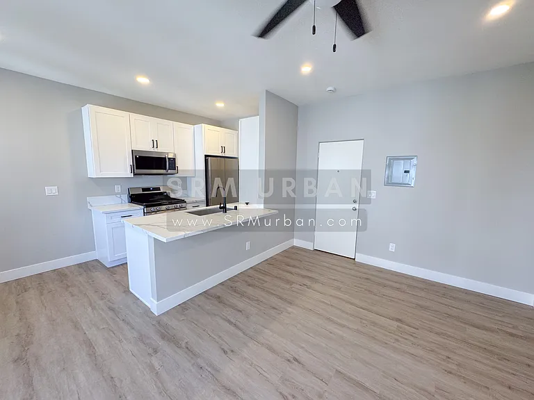 915 17th St #11 — Photo 11