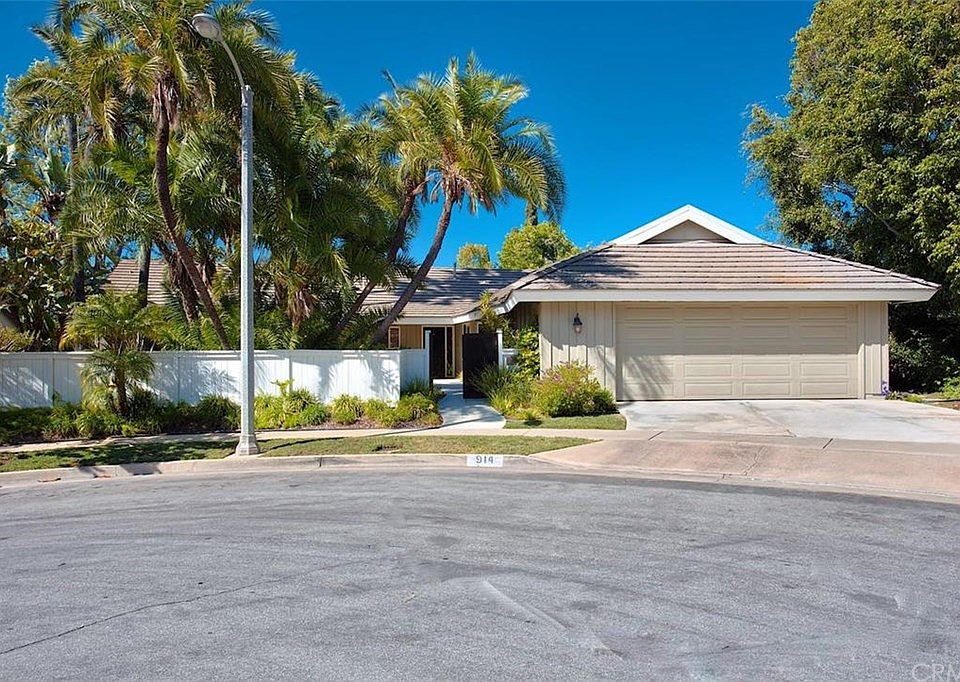2nd image of 914 Citrus Pl