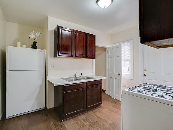 3rd image of 3033 Tyler St NE #1