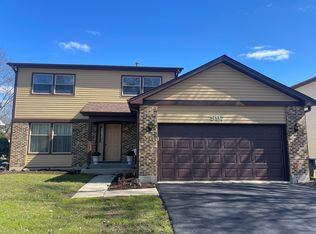 897 Debra Ln, Elk Grove Village, IL 60007