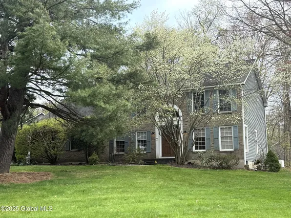 22 County Clare Lane, Niskayuna, NY 12309